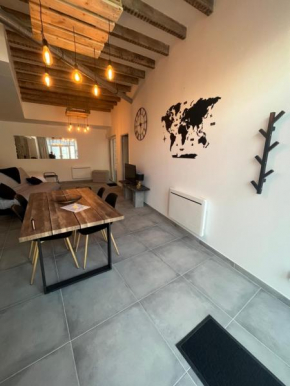 Loft avec terrasse au pied du château